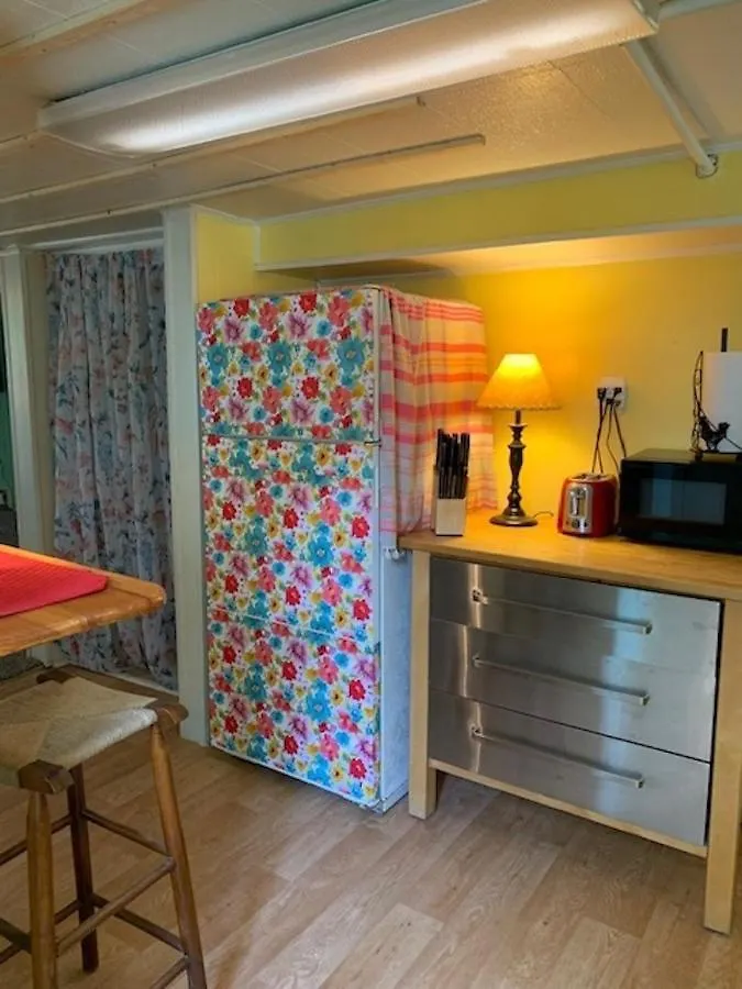 Rustic Beach Front Basement Apt, Pet Friendly Wi-Fi Apts North Camellia Acres