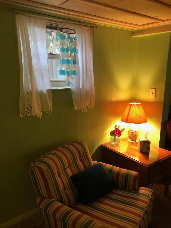 Apartment Rustic Beach Front Basement Apt, Pet Friendly Wi-Fi Apts North Camellia Acres