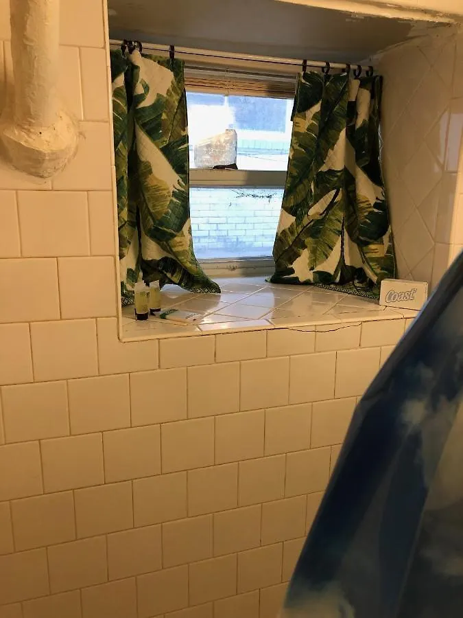 Apartment Rustic Beach Front Basement Apt, Pet Friendly Wi-Fi Apts North Camellia Acres