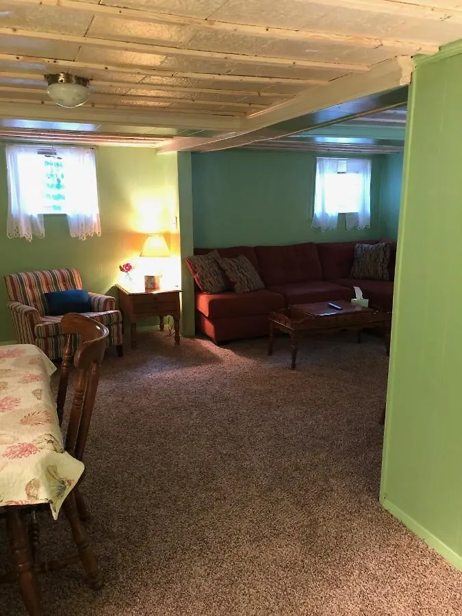 Rustic Beach Front Basement Apt, Pet Friendly Wi-Fi Apts North Camellia Acres Apartment